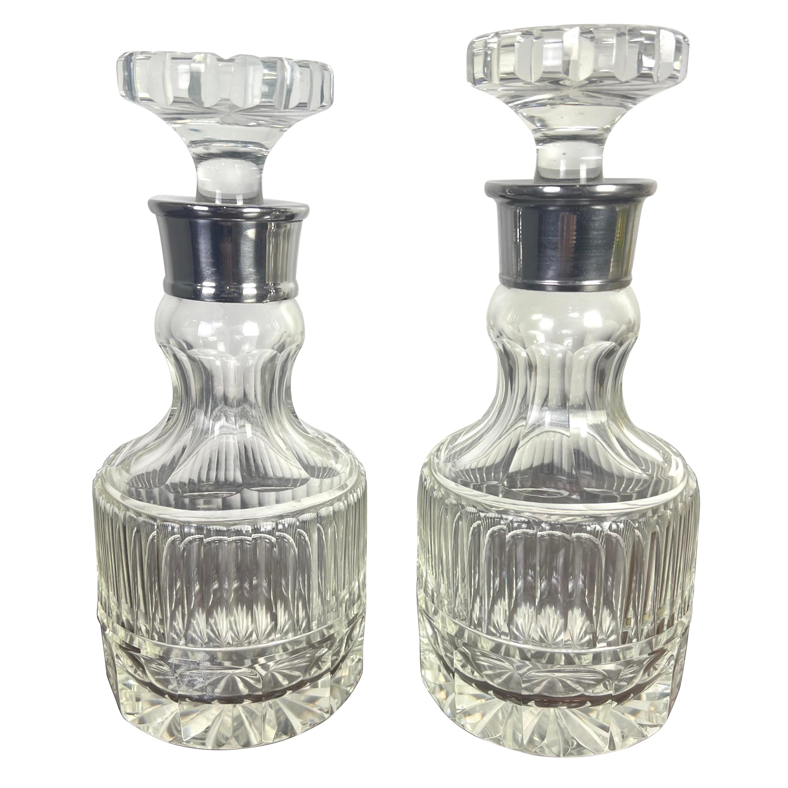 Pareja de decantadores de cristal tallado y plata Años 30