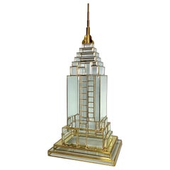 Grande sculpture iconique en verre et laiton de l'Empire State Building