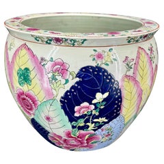 Chinese Export Mottahedah Style Tobacco Leaf Planter Urn Fishbowl
