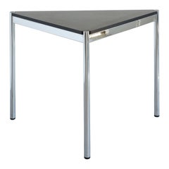 Mesa triangular de USM Haller