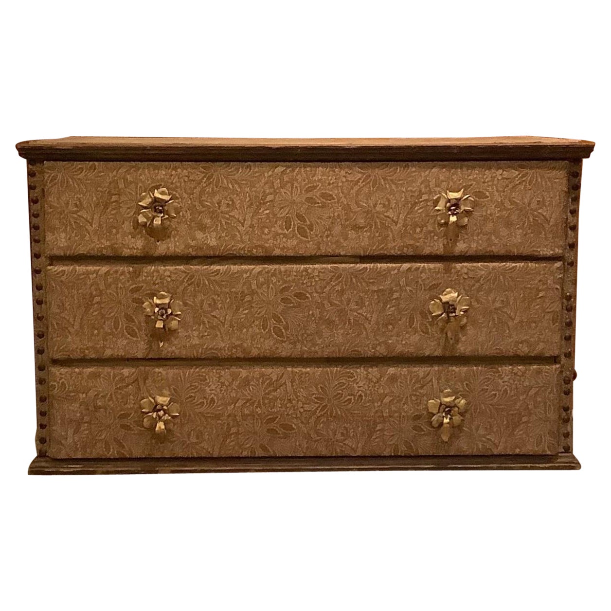 Rara commode francese del XIX secolo con rivestimento in tessuto in vendita