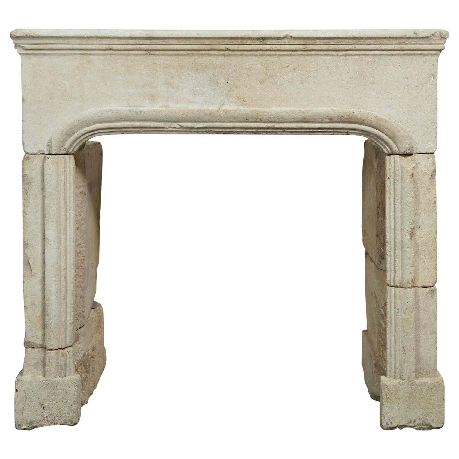Chimenea de piedra caliza perfilada Antique French