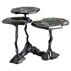 Table basse Leh en laiton avec pierres semi-précieuses Viya de Vikram Goyal