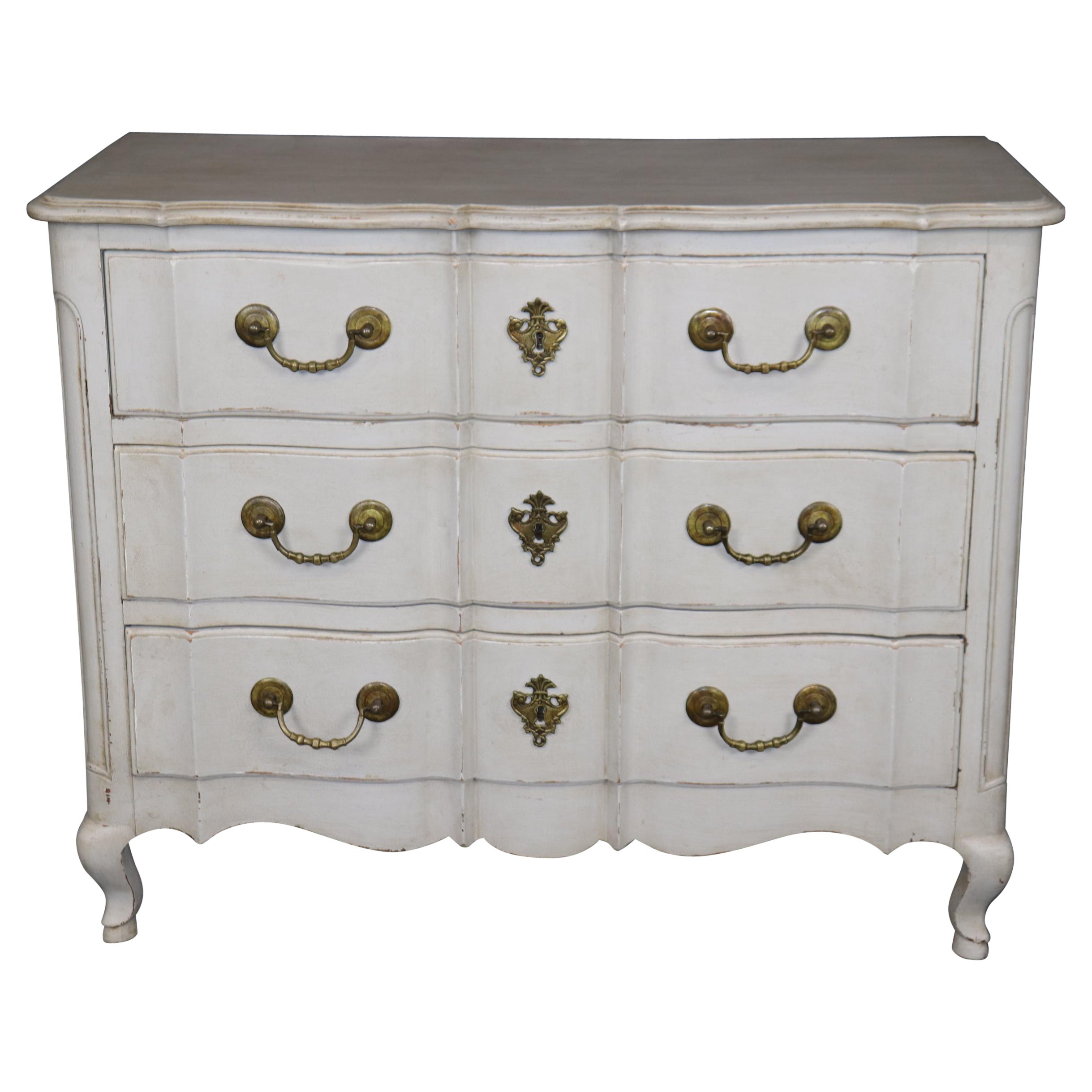 Preciosa Cómoda Luis XV decorada con pintura crema envejecida Circa años 30