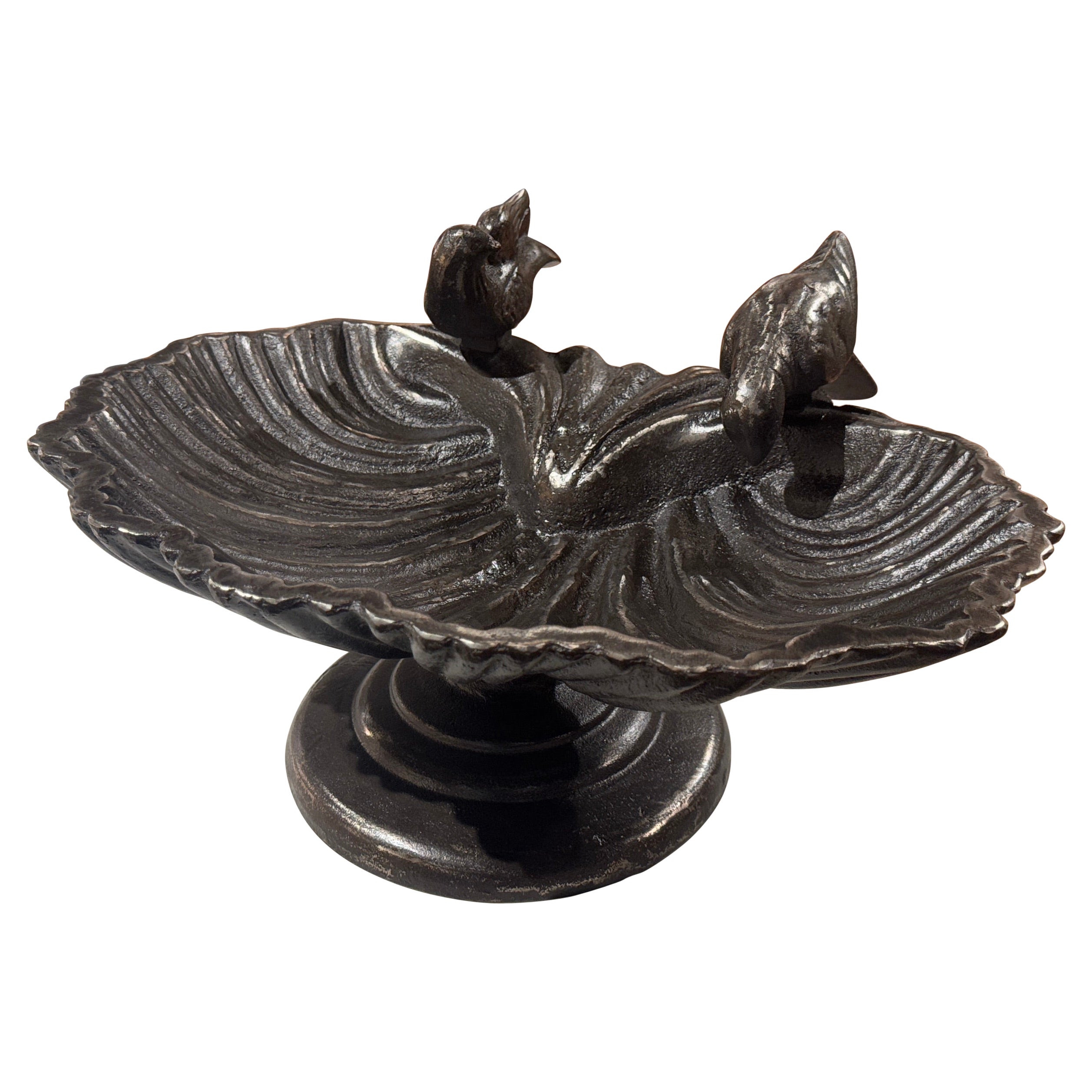 Bain d'oiseaux en fer poli du milieu du siècle en forme de coquille sur Stand ou Centre de table en vente