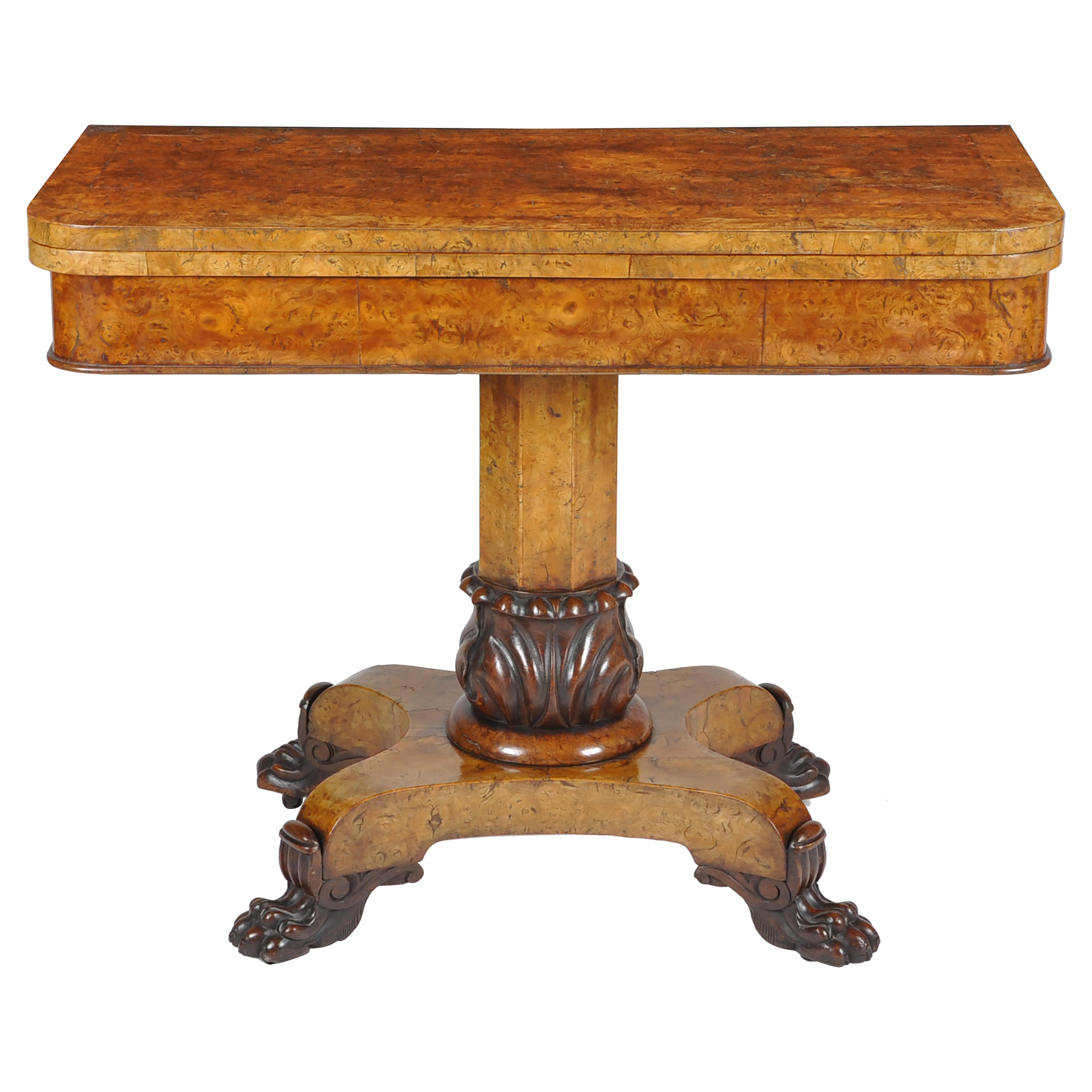 Table à cartes à bandes croisées en loupe d'orme et en chêne de la fin de la Régence