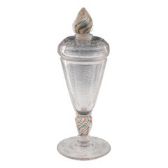 Calice e coperchio di Boemia inciso con gambo a tortiglione colorato c1730