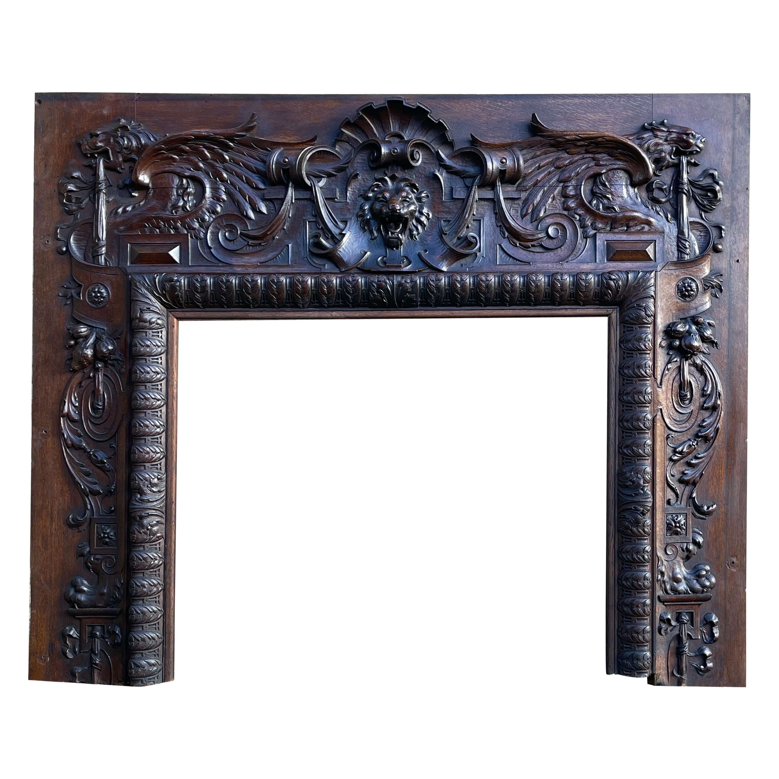 Cheminée en bois de chêne sculpté du 19e siècle en vente