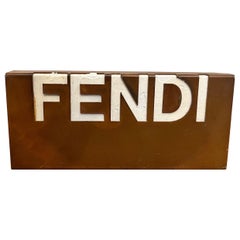 Fendi insegna Metallica di appoggio Vintage ‘80