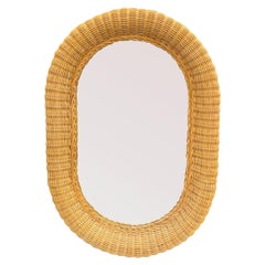 Miroir mural suspendu vintage en osier de rotin de style Boho Chic côtier