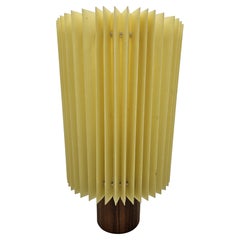 Skandinavische 70er Jahre Design Tischlampe aus Papier und Metall