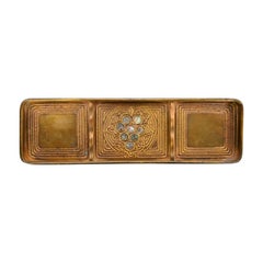Vassoio portapenne in bronzo Doré e abalone di Tiffany Studios New York