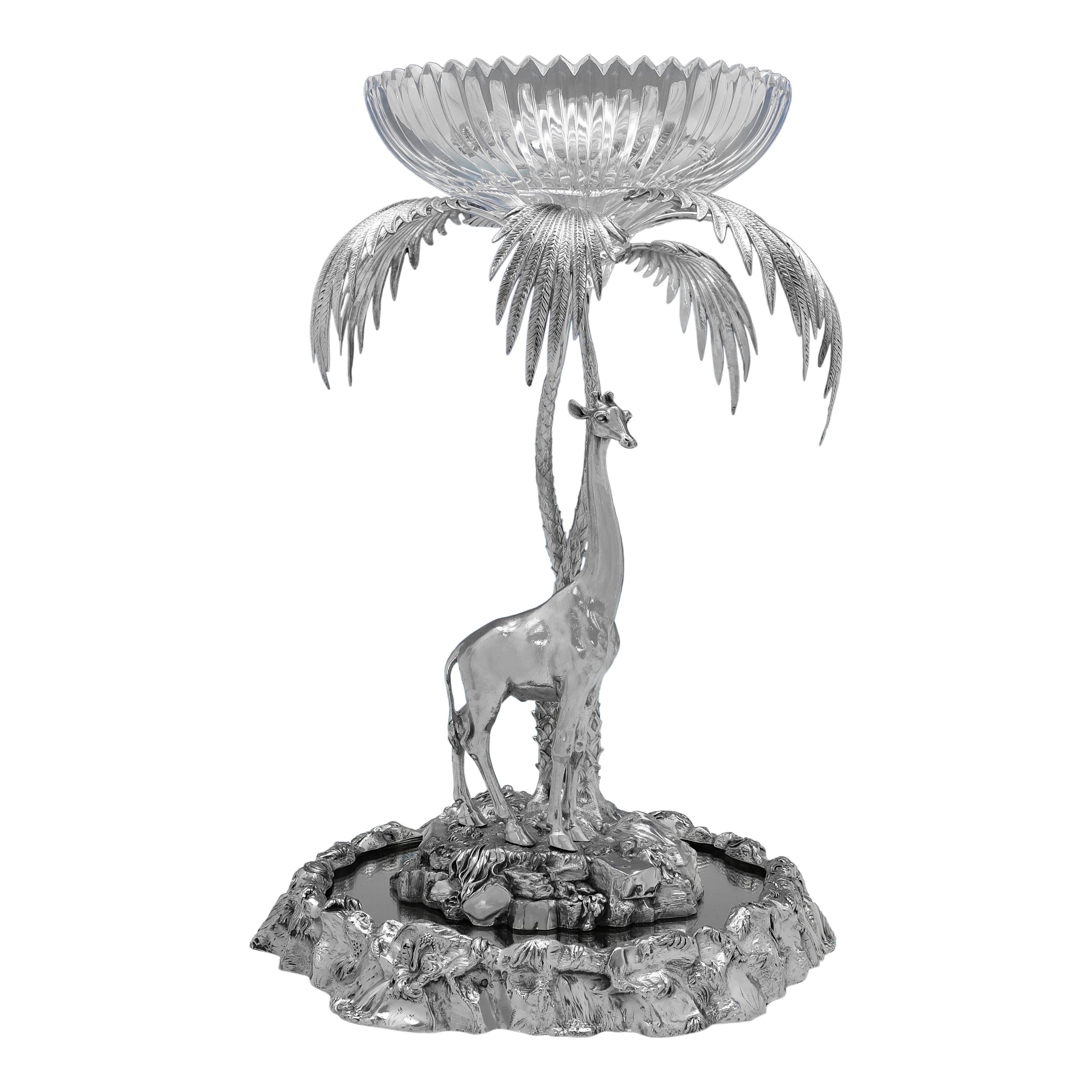 Centro de mesa naturalista Elkington con jirafa y palmera fabricado en 1884
