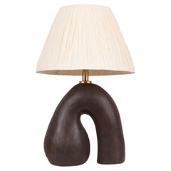 Opposée" Tischleuchte - Satin Brown mit elfenbeinfarbenem Raffia-Schirm