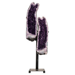 Skulpturales Paar Amethyst-Geode-Paar auf maßgefertigten Ständern, 6.6 Ft. Groß