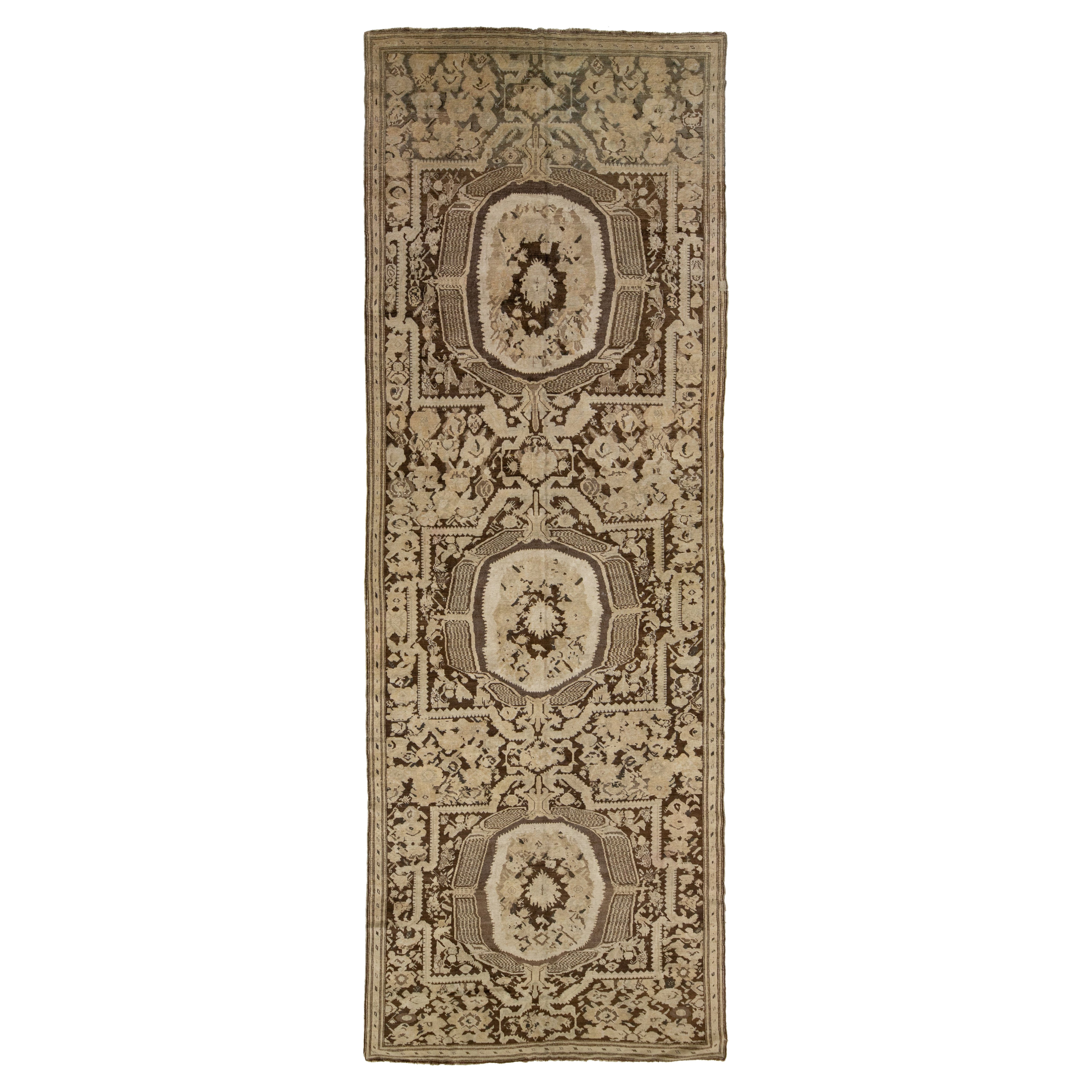 Antike Karabaugh Handmade Designed Wolle Läufer In Brown im Angebot