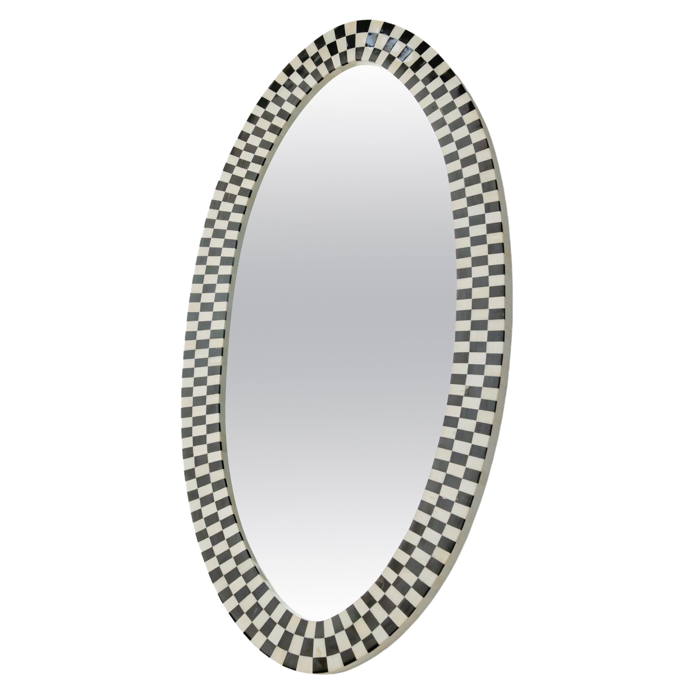 Specchio ovale Mackenzie in bianco e nero in vendita