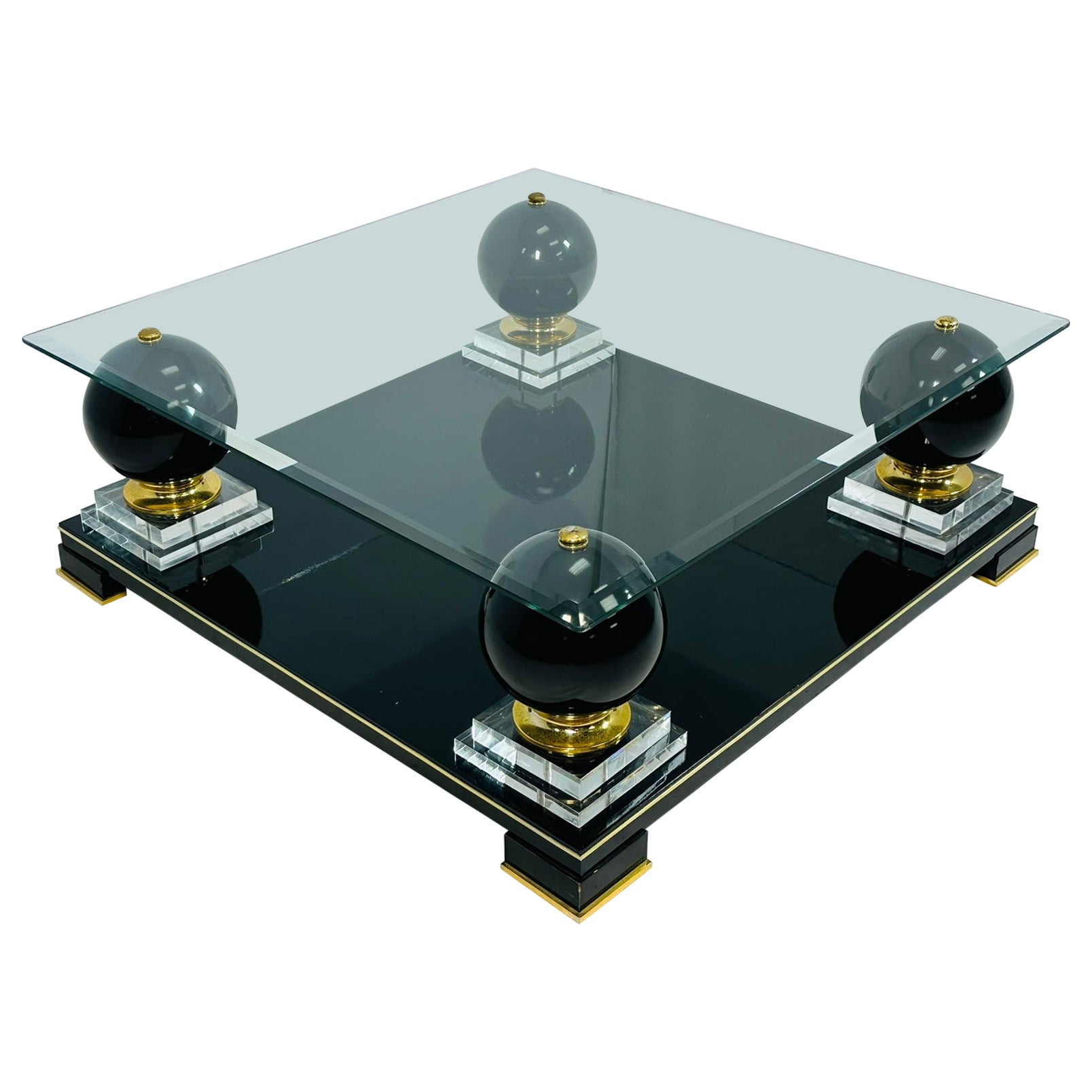 Table basse française avec accents en bronze dans le style de Roche Bobois en vente