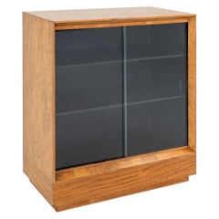 C. 1941 Gilbert Rohde für Herman Miller Paldao-Schrank mit Schiebeglastüren