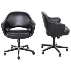 C. 2004 Eero Saarinen para Knoll Sillas de escritorio ejecutivas con brazos en cuero negro
