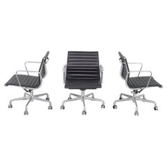 2010s Herman Miller Eames Aluminum Group Management Desk Chair in Black Leather