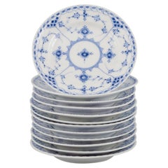 Royal Copenhagen Blaue geriffelte Halbspitze, Satz von zwölf Tellern.