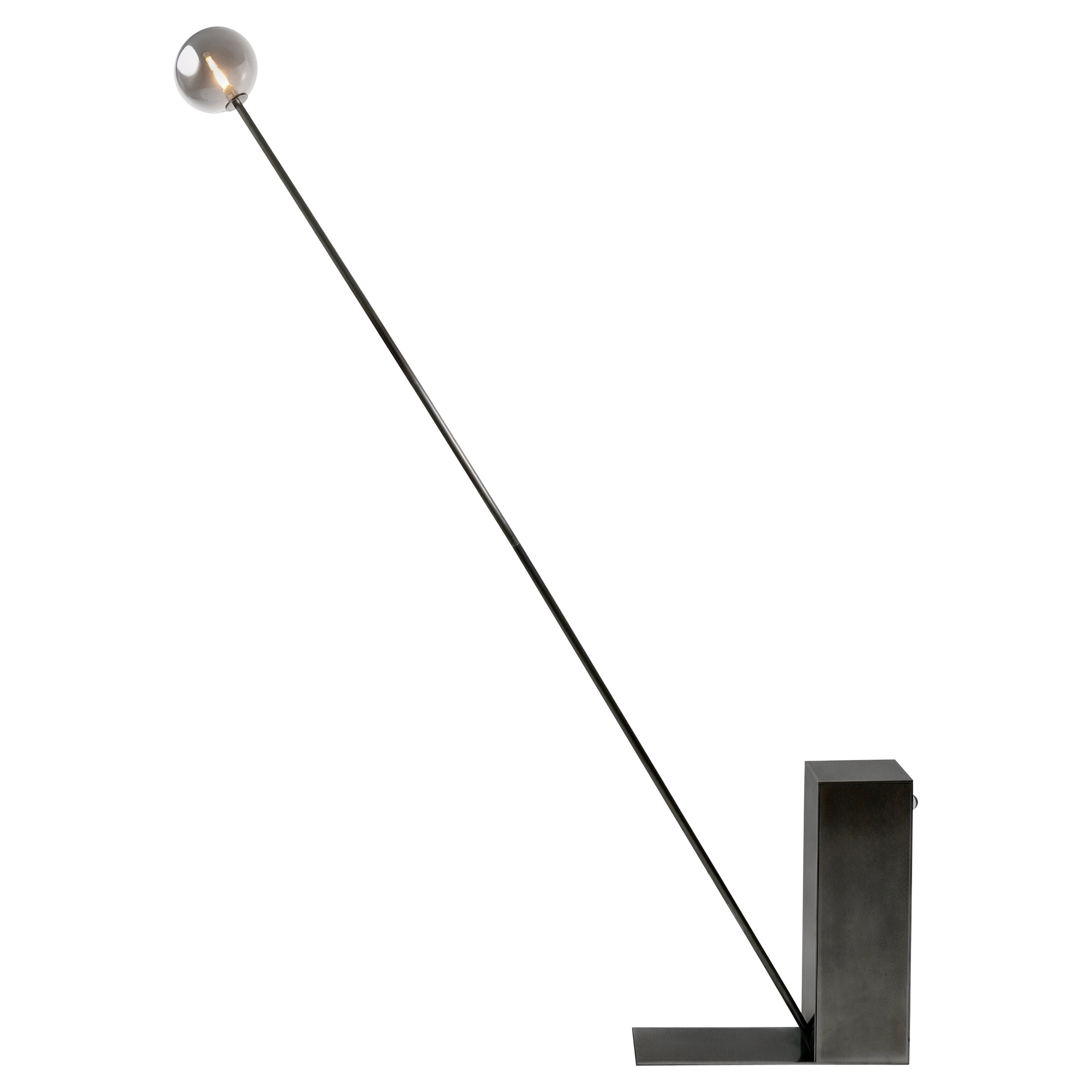 Lampadaire Oblique Glow par Heako Studio