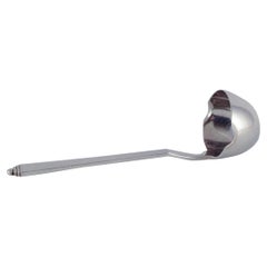 Pirámide Georg Jensen. Cuchara salsera de plata de ley.  Estilo Art Déco.