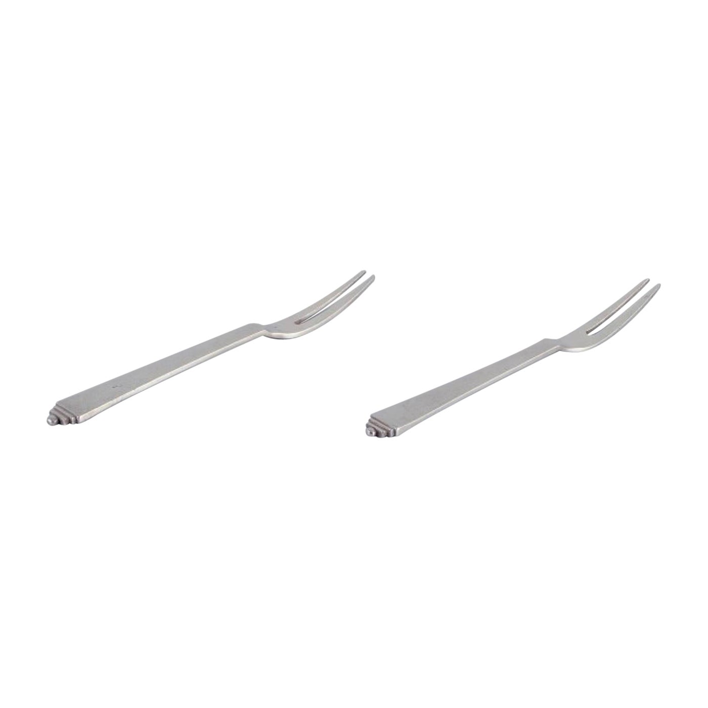 Pirámide Georg Jensen. Dos tenedores para embutidos en plata de ley.