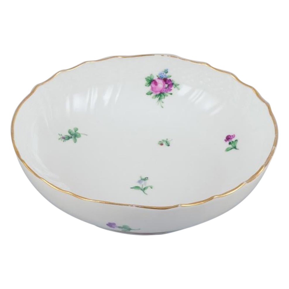 Flor Sajona de Royal Copenhagen, cuenco redondo de porcelana. Principios del siglo XX