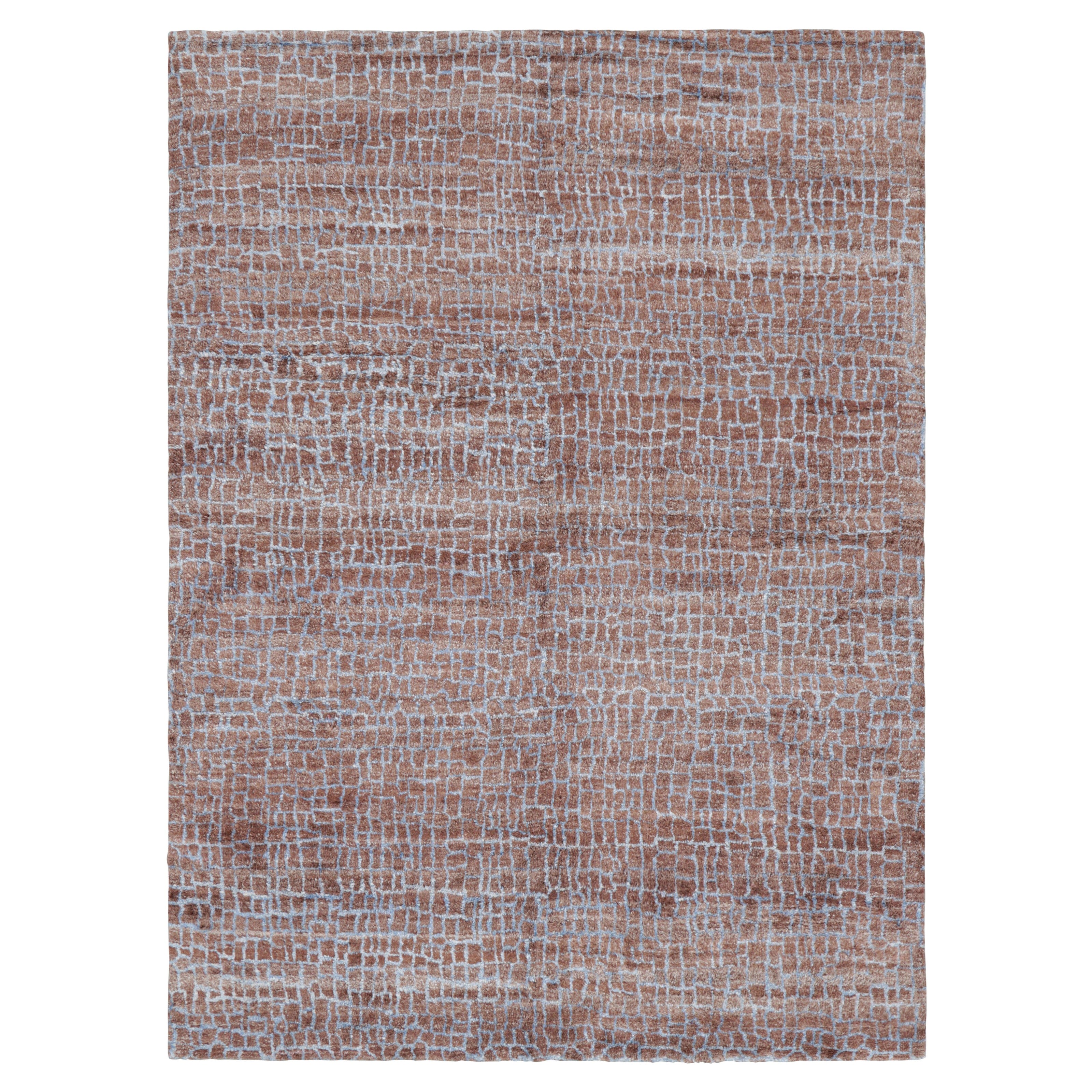 Alfombra moderna Rug & Kilim en marrón con motivos geométricos azules