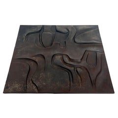 Plaque de cheminée moderniste en fonte. Travail français. Circa 1970