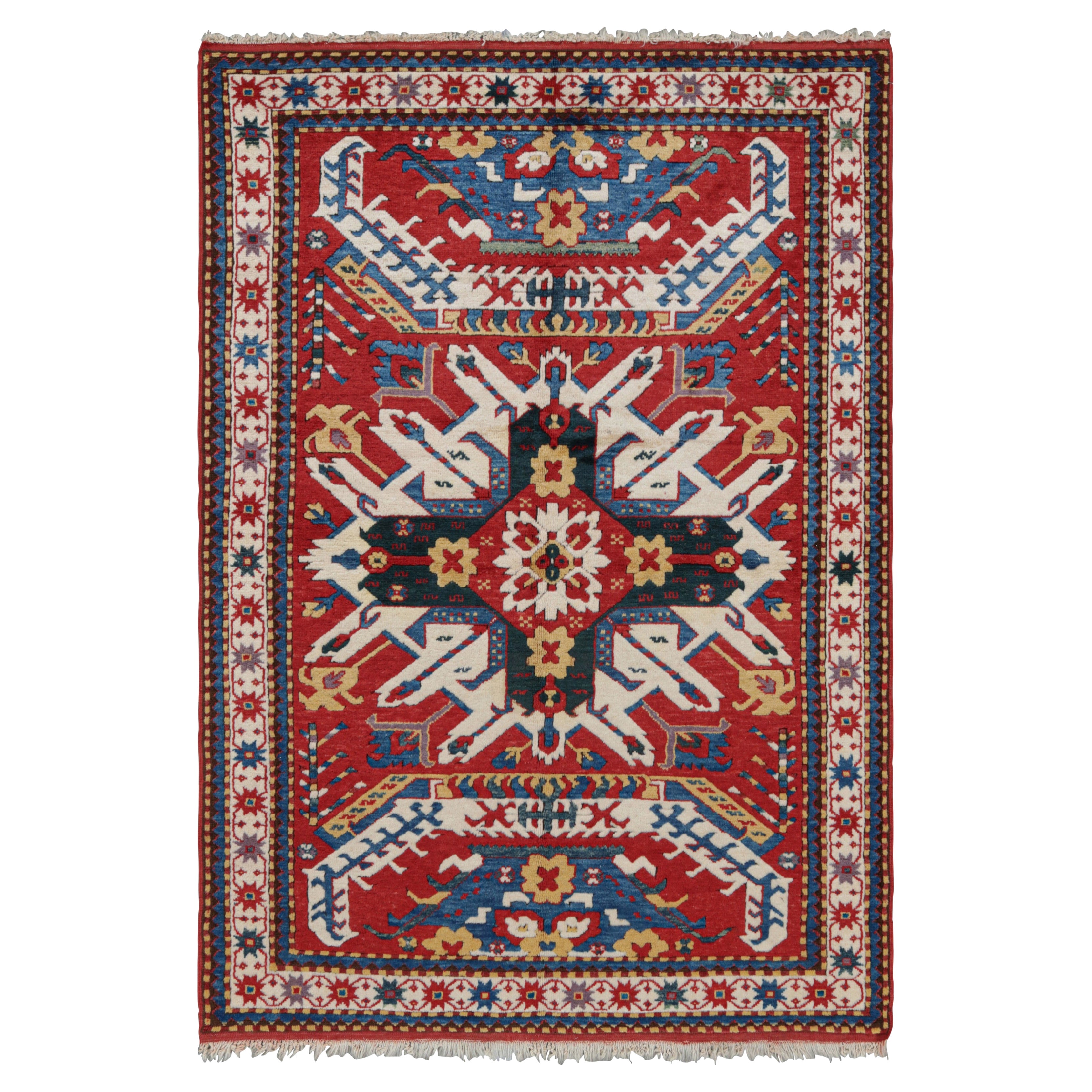 Tapis tribal turc vintage crème et rouge avec médaillon par Rug & Kilim