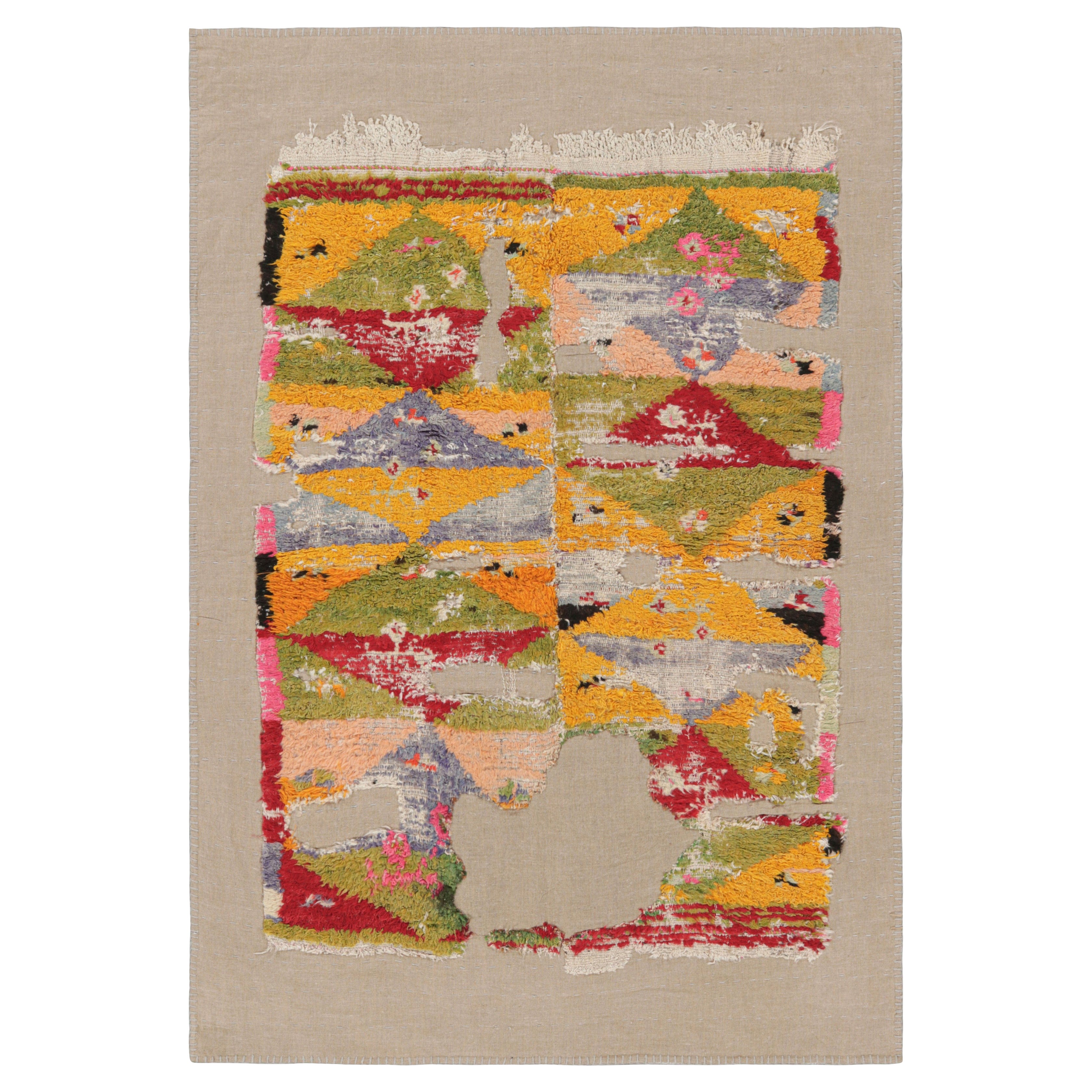 Tapis turc vintage avec motifs géométriques polychromes  Rug & Kilim