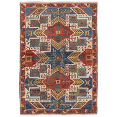 Tapis tribal turc vintage crème avec médaillons polychromes  Rug & Kilim