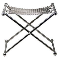 Skulpturaler Hocker aus Kettenhemd Camping, vernickelter Stahlausführung, handgegliedertes Mesh