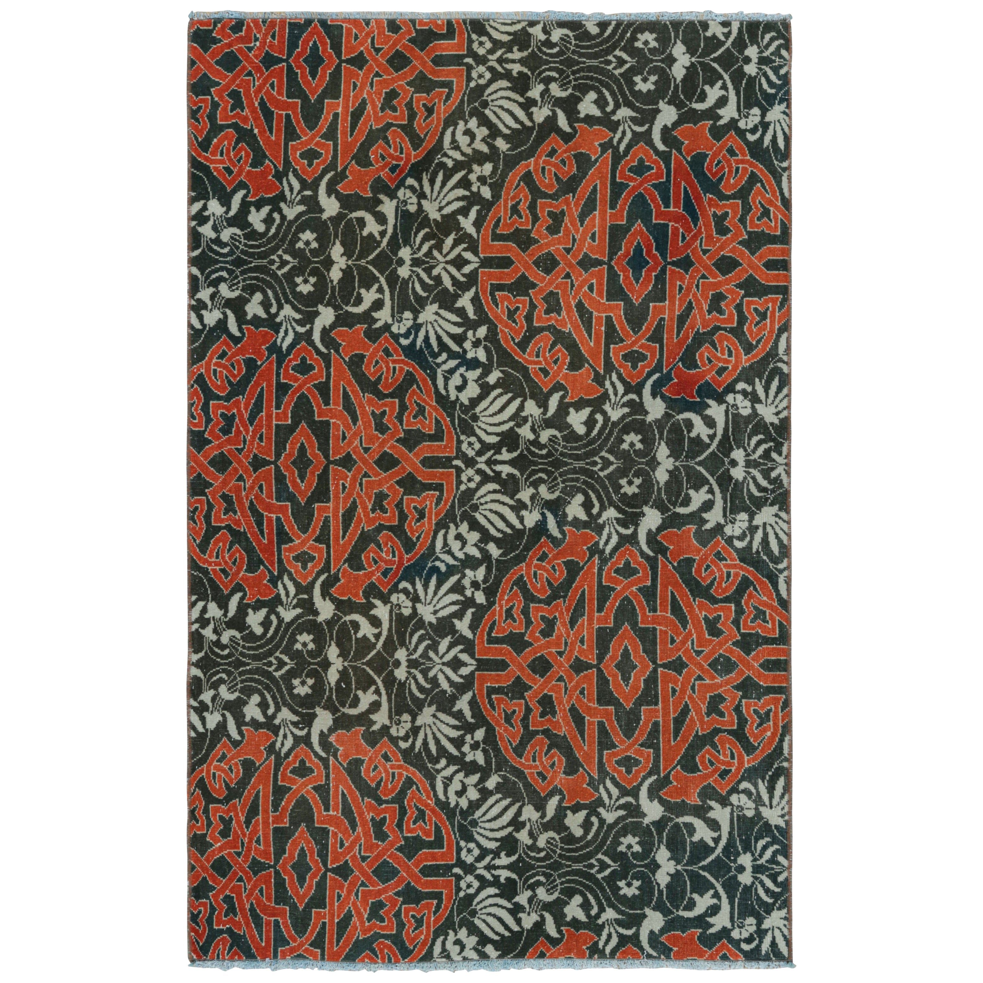Tappeto vintage Hereke in verde acqua con medaglioni arabescati arancioni  Rug & Kilim