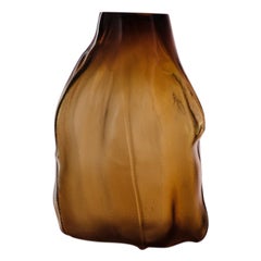 105 Ltr Forms 45 Ocra in vetro soffiato Oggetto decorativo unico di Vogel Studio A