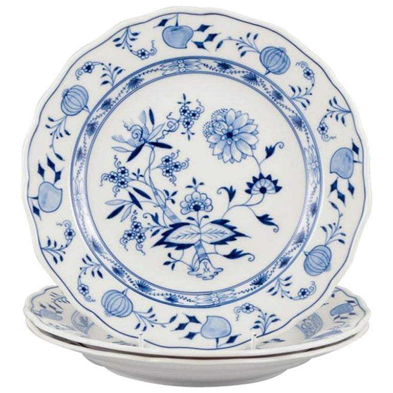 Meissen, Alemania. Patrón Cebolla Azul. Tres platos hondos.