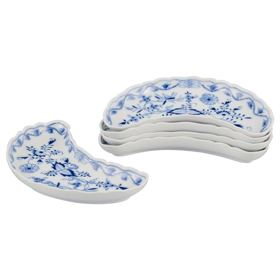 Meissen, Alemania. Patrón Cebolla Azul. Juego de cinco platos de porcelana. en venta