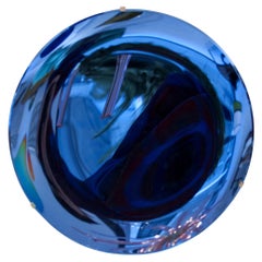 Espejo redondo italiano de cristal de Murano cóncavo azul hecho a mano, Italia, 2024
