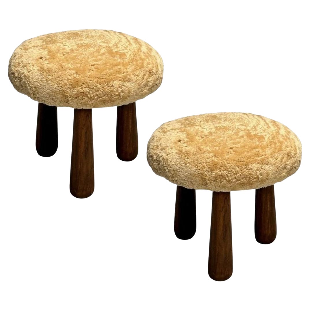 Contemporary, Danish Modern, tabourets en peau de mouton, shearling miel, érable