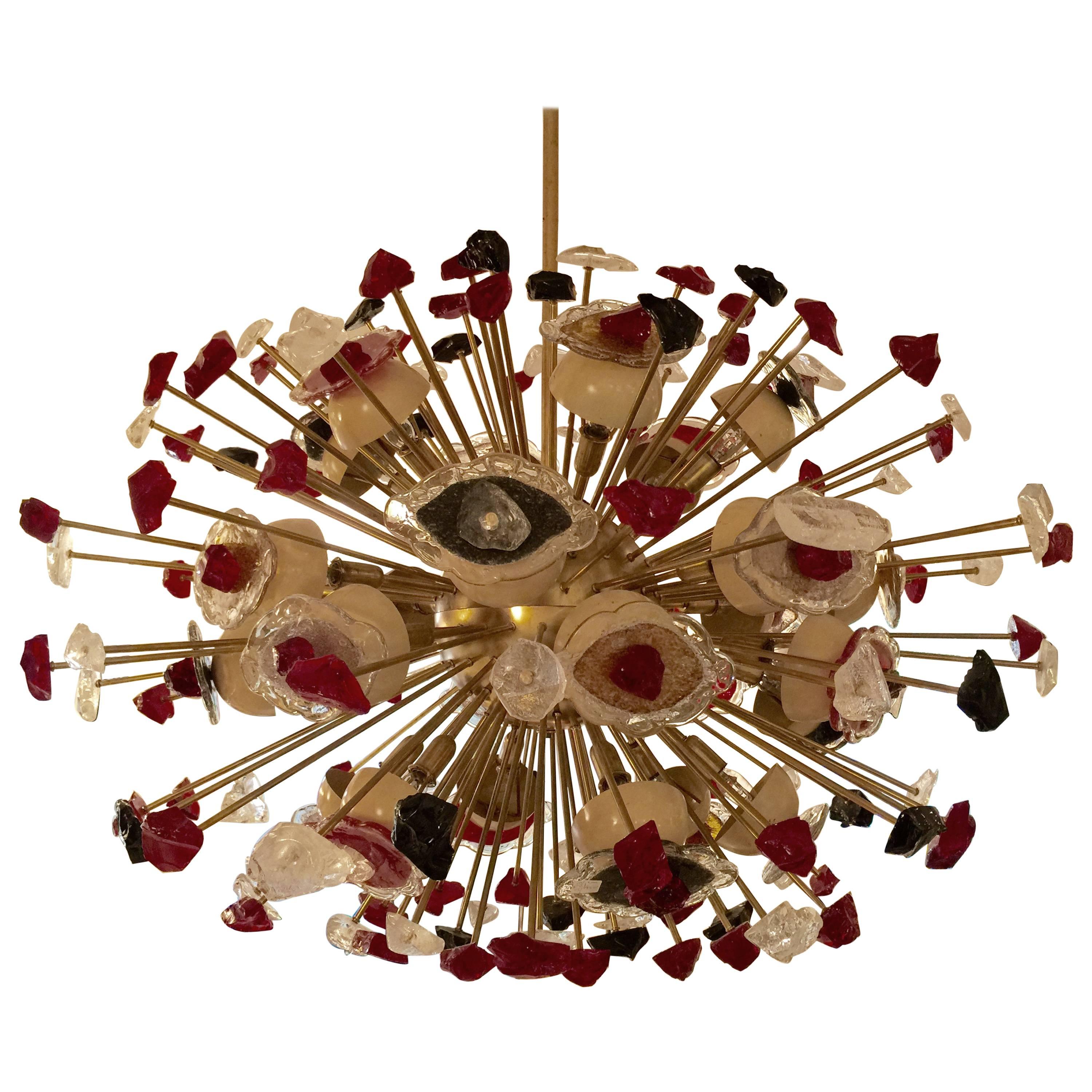 Spectacular sputnik Mid-Century chandelier in gilded metal and Murano glass.
All the glass parts are one of a kind.