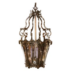 Siglo XIX Linterna francesa Luis XV de cuatro luces de bronce dorado y cristal biselado