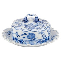 Meissen, Alemania. Patrón Cebolla Azul. Mantequera grande con tapa.