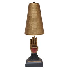 Lampe de table vintage de style artisanal, sculptée avec un cœur d' Odd Fellows