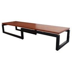 Mesa baja o banco moderno americano de mediados de siglo de Paul Tuttle para Baker