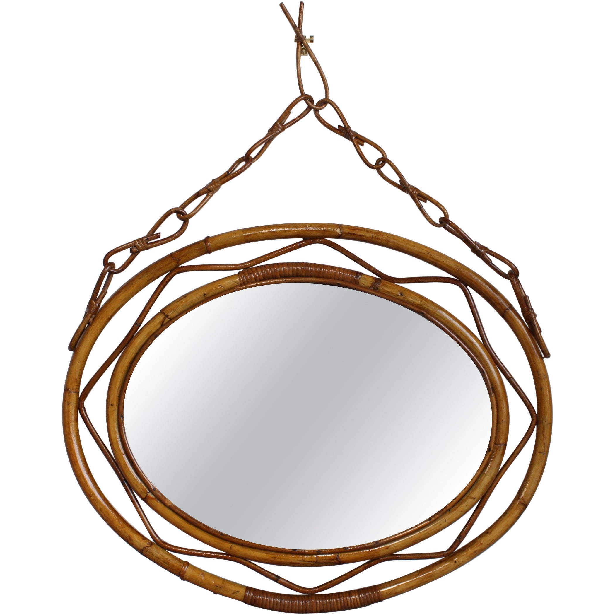 Französischer Vintage-Rattan-Wandspiegel mit Kette (ca. 1960er Jahre)