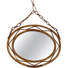 Französischer Vintage-Rattan-Wandspiegel mit Kette (ca. 1960er Jahre)