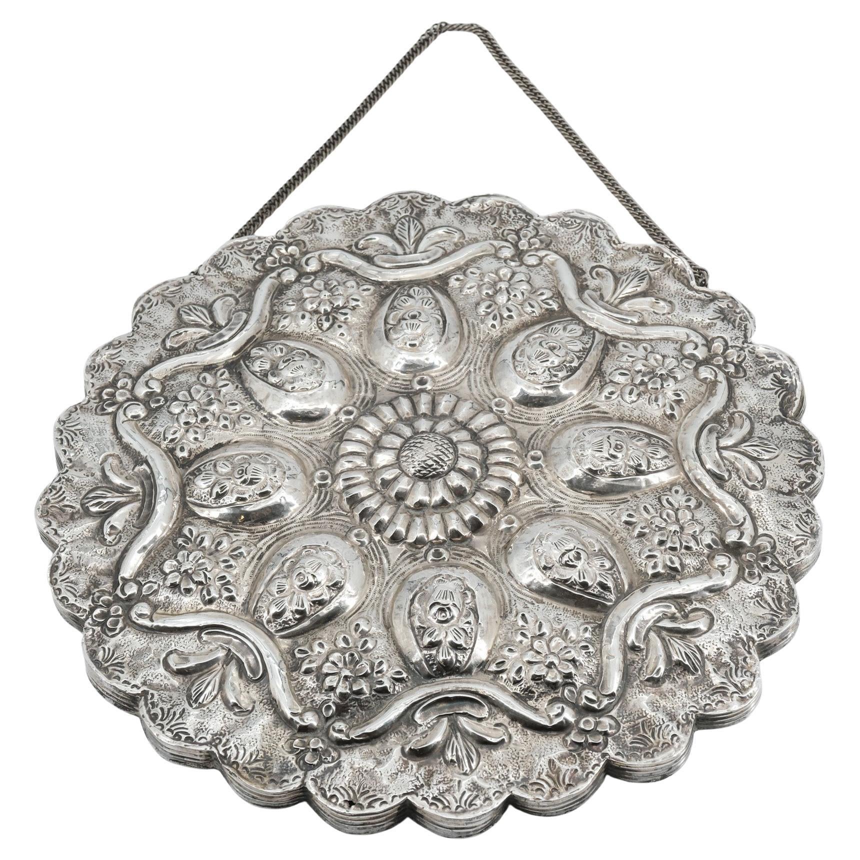 Specchio da appendere vintage 900 Silver Floral Repoussé in vendita